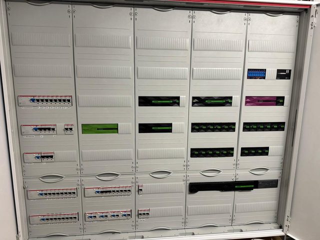 Projekt in Gladbeck: Verteilerschrank mit Loxone-Modulen