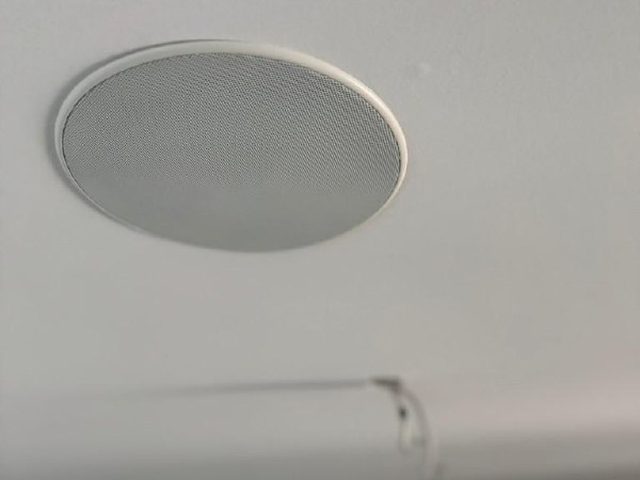 Projekt in Gladbeck: Sonance-Einbaulautsprecher in der Decke